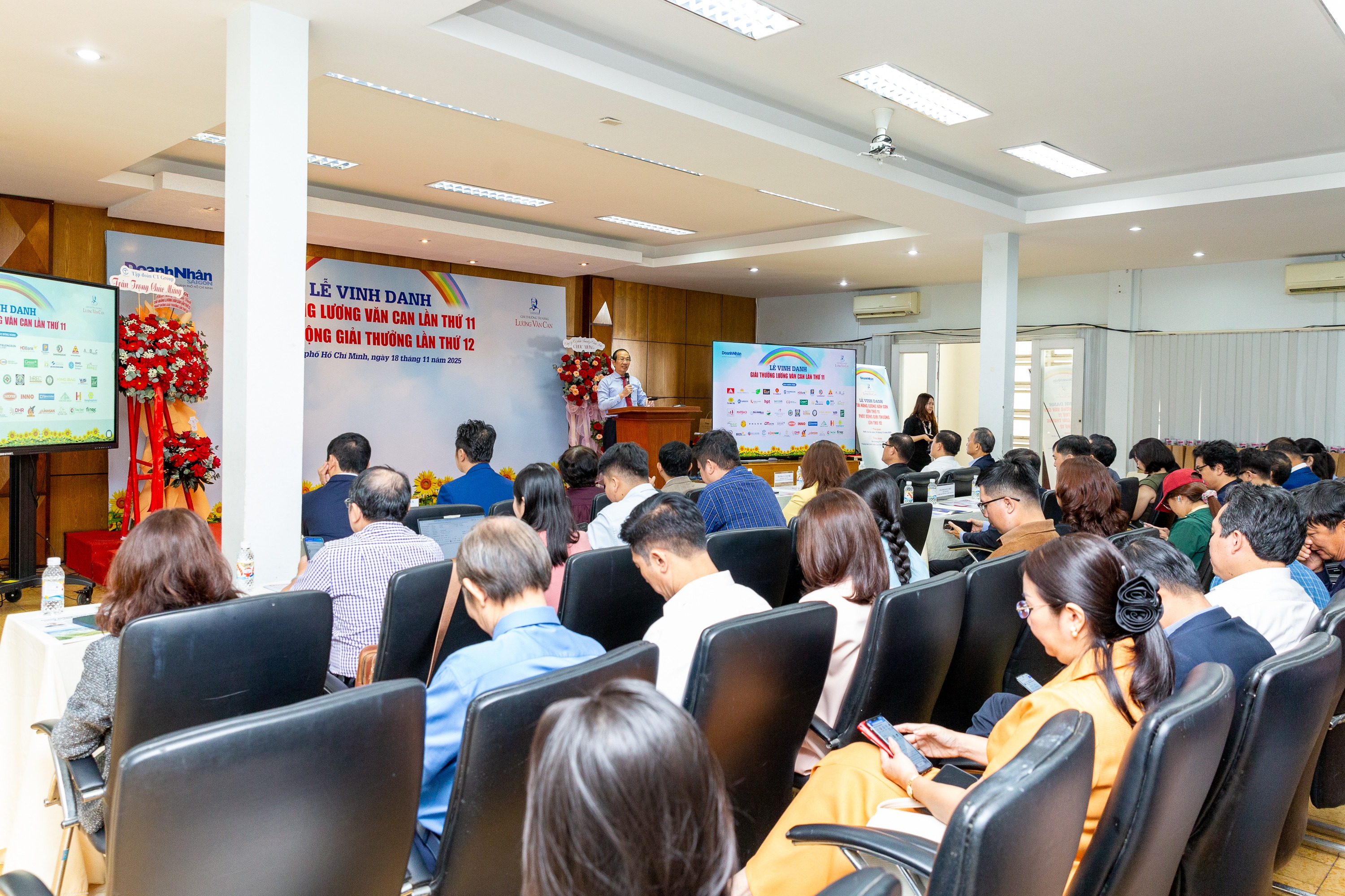 Overview of the ceremony hall at the 11th Luong Van Can Talent Awards